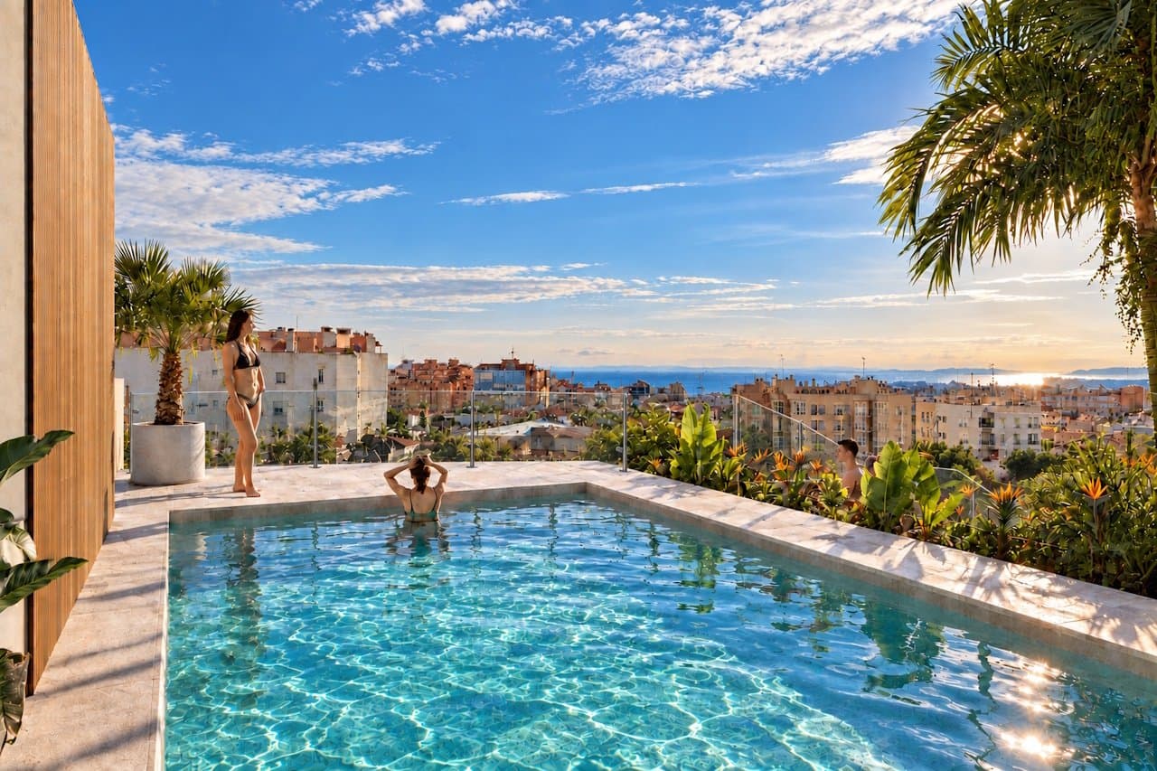 Appartements mit 1 Schlafzimmer, 1 Bad, Vorinstallation Klimaanlage und Gemeinschaftspool nur 1 km vom Strand