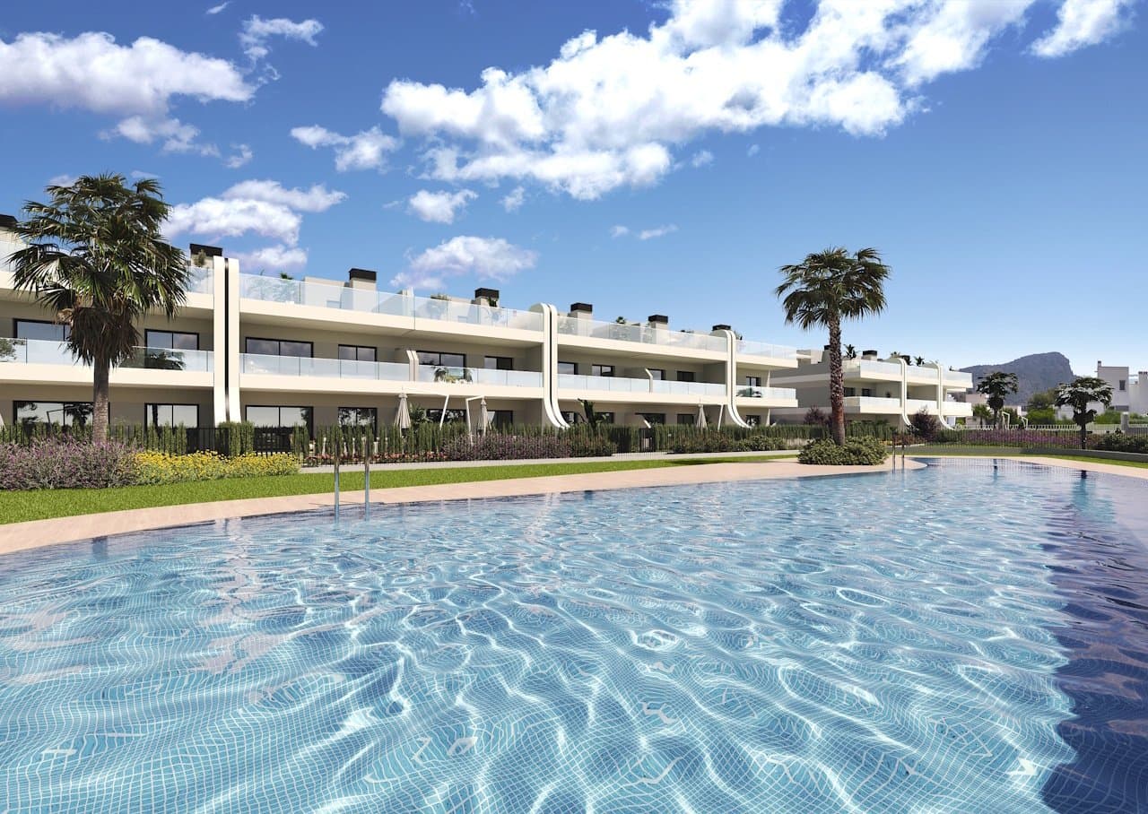 Erdgeschoss-Wohnungen mit 3 Schlafzimmern, 2 Badezimmern, Klimaanlage, Kfz-Stellplatz und Gemeinschaftspool im Herzen des La Manga Club