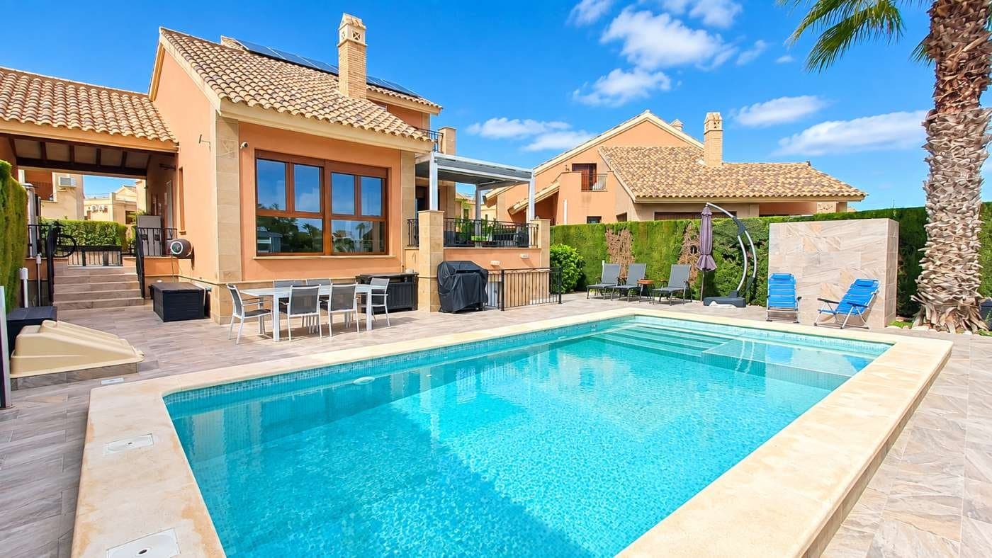 Villa mit 3 Schlafzimmern und 2 Bädern in erster Linie am Golfplatz vom La Finca Resort