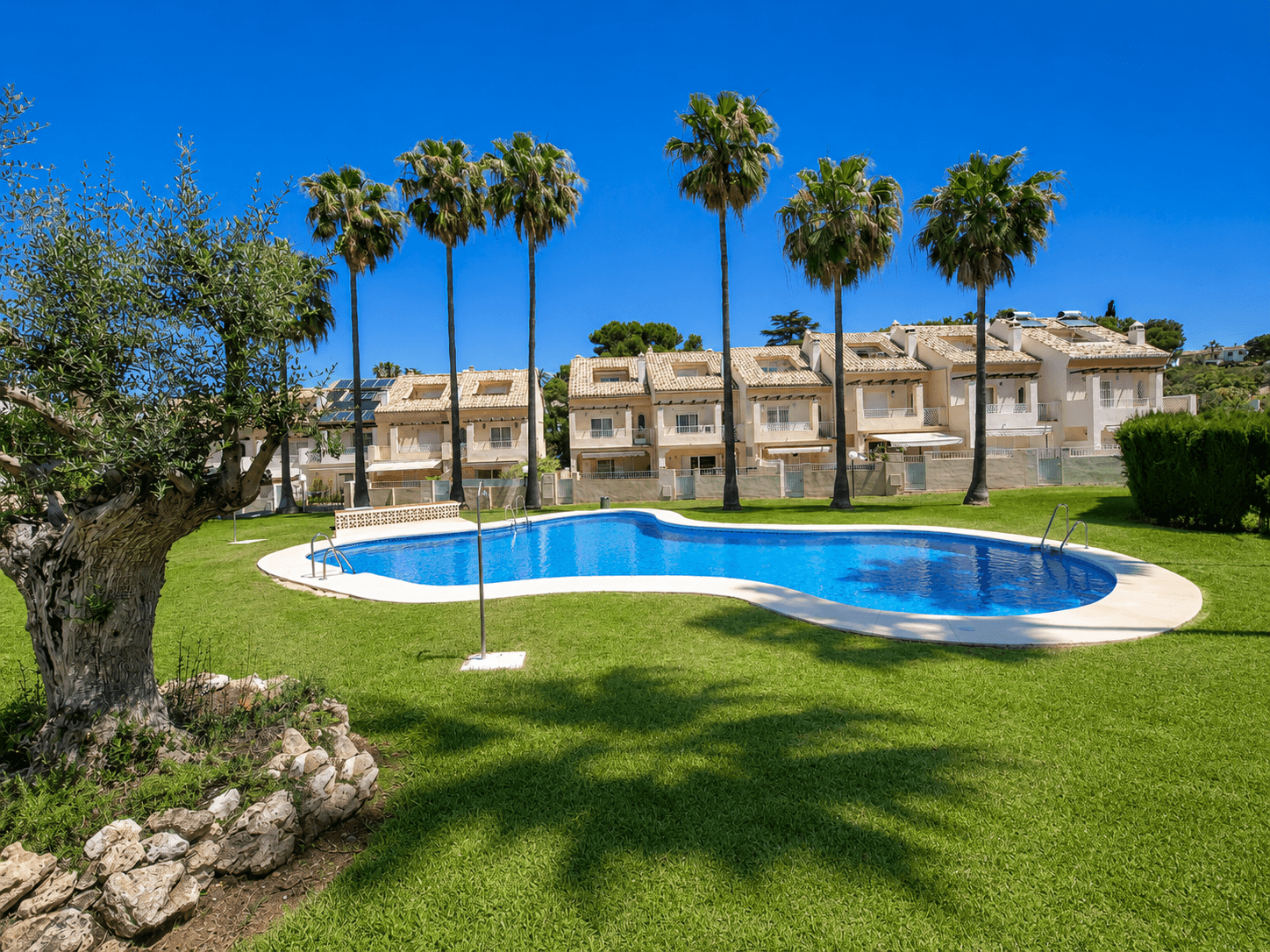 TOWNHOUSE AM SANTA CLARA GOLF. EL ROSARIO, MARBELLA OST.
