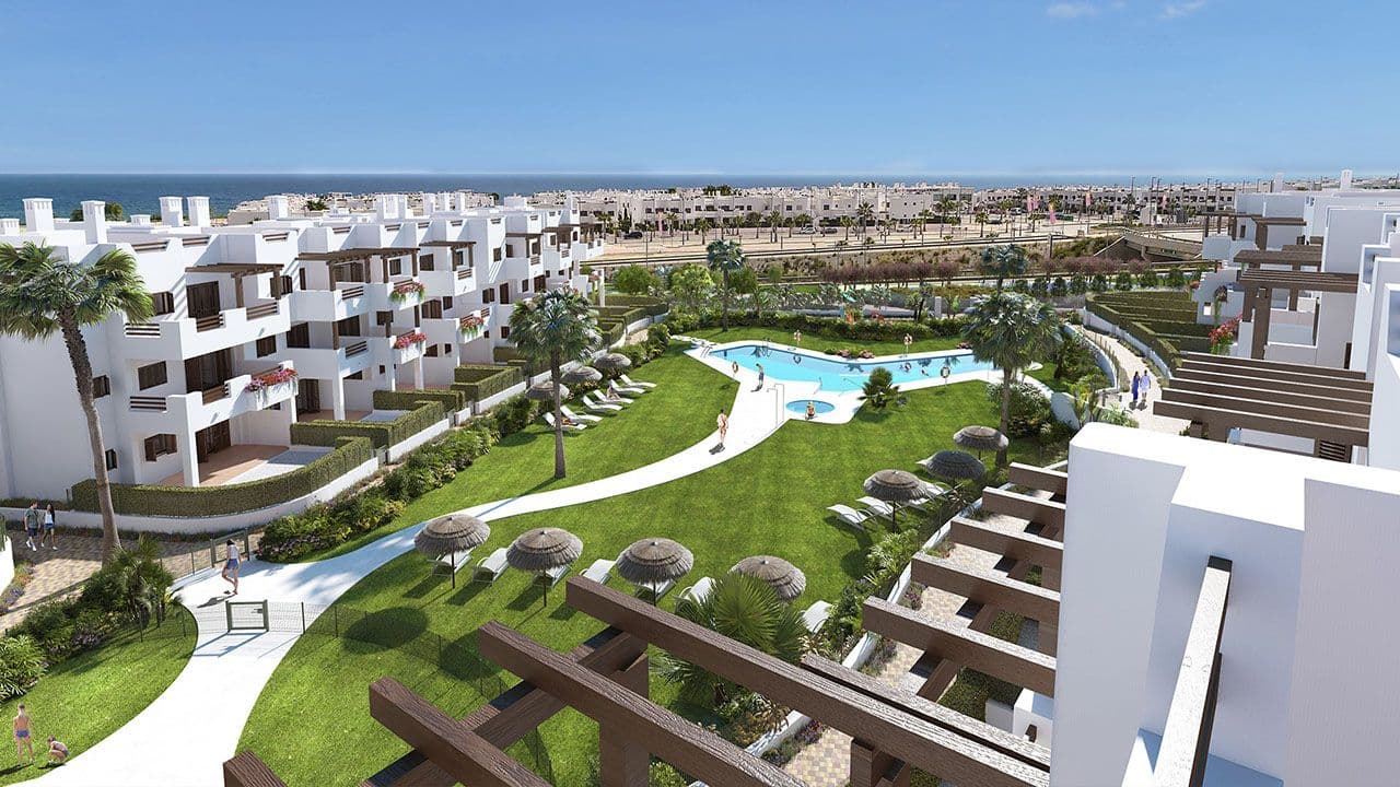 Komfortable Penthouse-Wohnungen mit 2 Schlafzimmern, Dachterrasse mit Meerblick, Tiefgaragenstellplatz und Gemeinschaftspool nur 600 m vom Strand