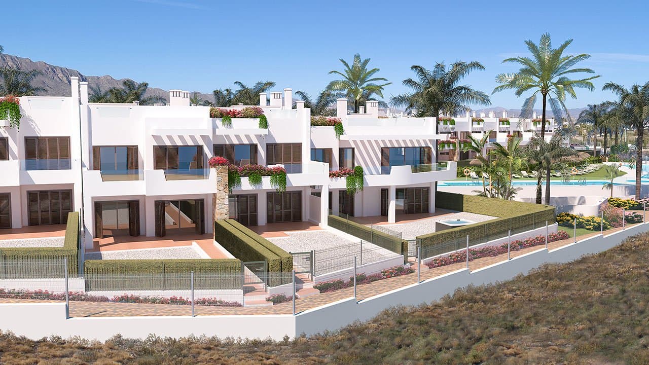 Erdgeschoss-Wohnungen mit 2 Schlafzimmern, 1 - 2 Bädern, Tiefgaragenstellplatz und Gemeinschaftspool in erster Linie am Strand