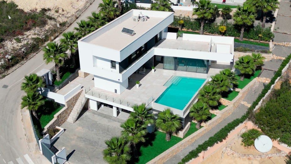 Moderne, aufregende Architektur-Villa in exponierter Lage von Javea mit Vermietungslizenz