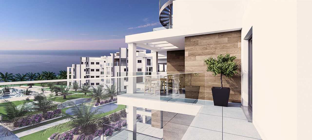 Maisonette-Wohnungen mit 3 Schlafzimmern, 2 Bädern und Meerblick in abgeschlossener Anlage mit Gemeinschaftspool direkt am Strand