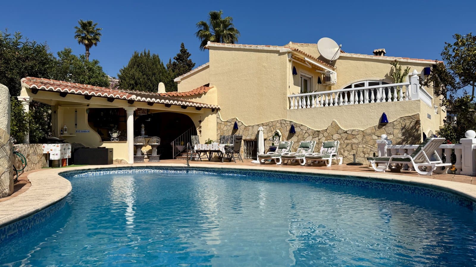 Traumhafte Villa mit Meerblick und viel Sonne